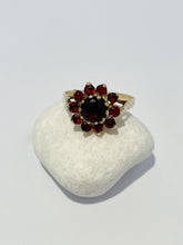 Load image into Gallery viewer, Garnet Flower ring
